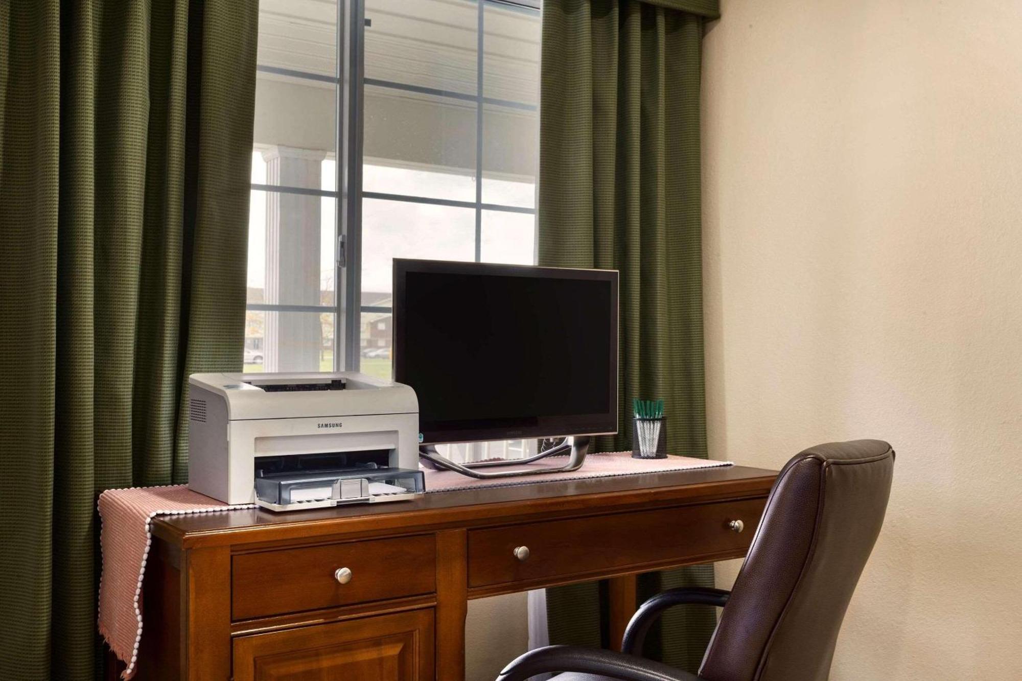 Country Inn & Suites By Radisson, Marion, Oh Bagian luar foto